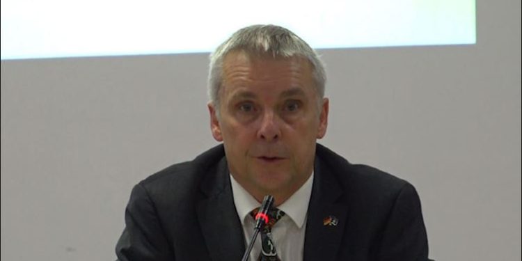 Regresi në lirinë e mediave, Rohde: Mediat duhet të mbrohen e jo të kontrollohen