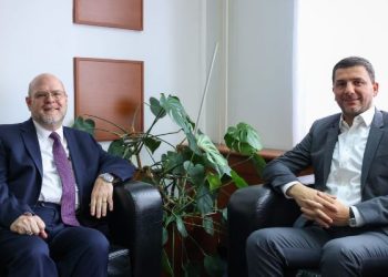 Krasniqi takon Hovenier, temë diskutimi zhvillimet e fundit politike në vend