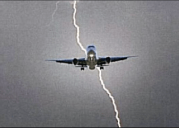 Rrufeja godet aeroplanin Cyrih-Shkup