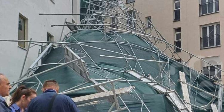 Bien skelet e një ndërtese në Prishtinë