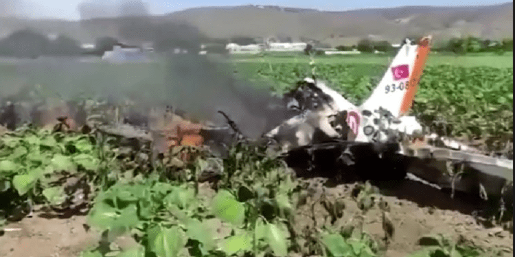 Bie avioni ushtarak në Turqi, 2 pilot humbën jetën