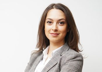 Kica Xhelili uron besimtarët myslimanë për festën së Fitër Bajramit