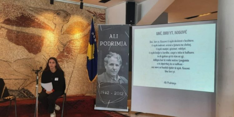 Shpirti poetik i Ali Podrimjes ringjallet në festën më të madhe të poezisë
