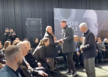 Djali i Kadri Veselit bën homazhe në dhe shkruhet në “Librin e Zisë” për Haxhi Thaçin