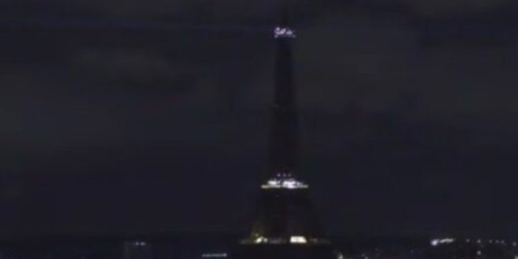 “Ora e Tokës” / Kulla Eiffel në Paris fik dritat për 1 orë