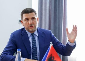 Krasniqi uron festën: Bajrami, moment i reflektimit dhe afrimit me njëri-tjetrin