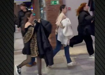 VIDEO/ Momentet nga tmerri i sulmit në një qendër tregtare në Rusi, 3 të plagosur