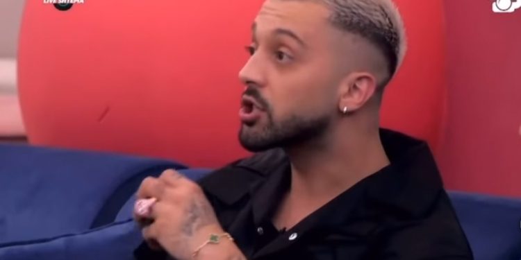 Gjesti thumbon Eglin: Unë vet e kam mësuar si të luaj, nuk mundet ajo të më mësoj mua