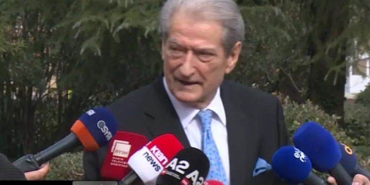 Berisha kërkoi në Gjykatën e Lartë heqjen e detyrimit të paraqitjes, rendit argumentet