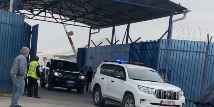 Hashim Thaçi largohet nga zyrat e EULEX-it, niset për në Hagë