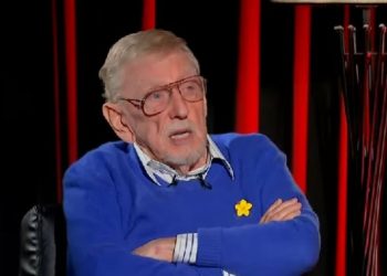 Walker: Flamurin e UÇK-së e mbaj në dhomë të ndejës në shtëpinë time