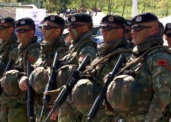 Shërbim i detyrueshëm ushtarak në Shqipëri? Çfarë thotë ish-ushtaraku i lartë?!