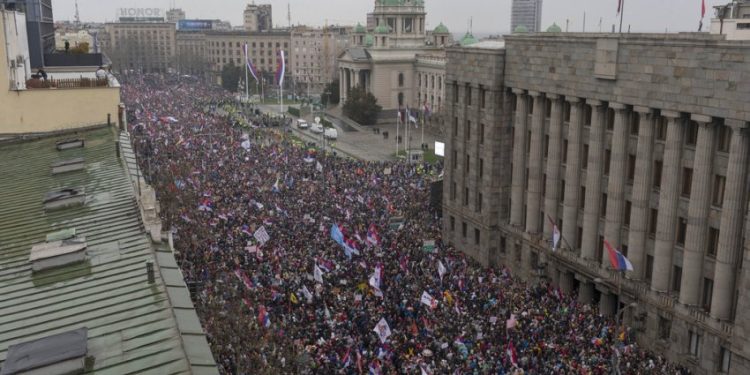Çfarë është topi akustik, që dyshohet se u përdorur gjatë protestave të Beogradit?