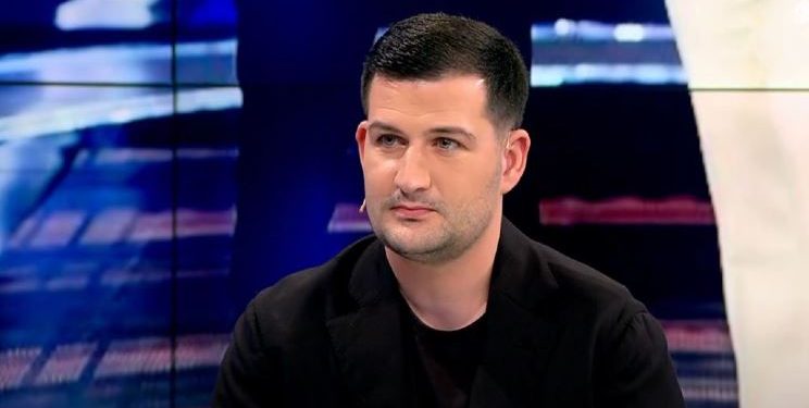 Arbër Hajdari flet pas Big Brother: Ka dyfytyrësha plot, njëri më shau pastaj më përqafoi