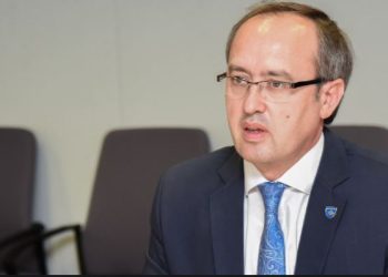 Paralajmrimi për mbylljen e MCC, Hoti akuza Kurtit: Bukëpërmbysës, Kosova do t’i humbë 220 milionë dollarë