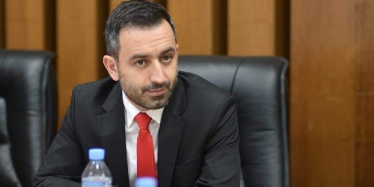 Basha “sulmon” Prokurorinë për serbët që u liruan: Po e cenojnë sigurinë kombëtare