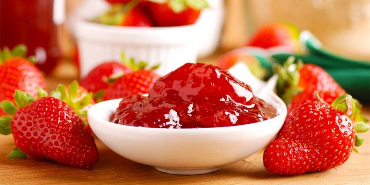 Reçel me luleshtrydhe – shije fantastike në 30 minuta