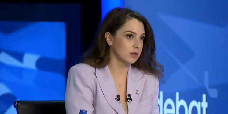 Kica-Xhelili për Haxhiun: Një person i cili shkel Kushtetutën dhe ndjen krenari, është i padenjë për të përfaqësuar Legjislativin