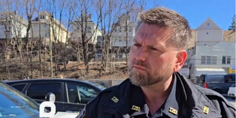 VIDEO / Polici dibran në New York bëhet viral me intervistën ku flet shqip