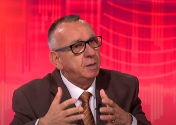 Hasani: Opozita mund ta çojë në kushtetuese zgjedhjen e kryeparlamentarit nëse LVV-ja e vonon