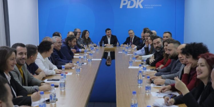 Përfundon mbledhja e Kryesisë së PDK-së, a do ta votojnë nesër Kryeparlamentarin?