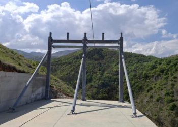 FOTO / Zip-line në Prizren, së shpejti atraksioni i ri turistik afër Kalasë së vjetër