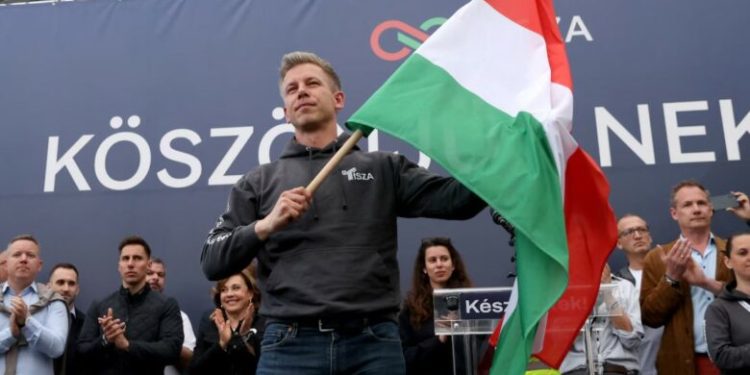 Sondazhet e nxjerrin para Orbanit, udhëheqësi i opozitës hungareze mban një tubim masiv në Budapest