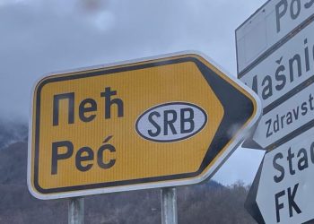 Mal të Zi nis hetimet për shenjën rrugore që e paraqiste Pejën si pjesë të Serbisë