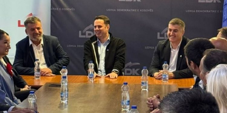 Blerim Kuqi i bashkohet LDK-së, publikohet fotografia me Abdixhikun dhe Shalën