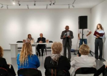 Filxhani me buzë të kafshuara