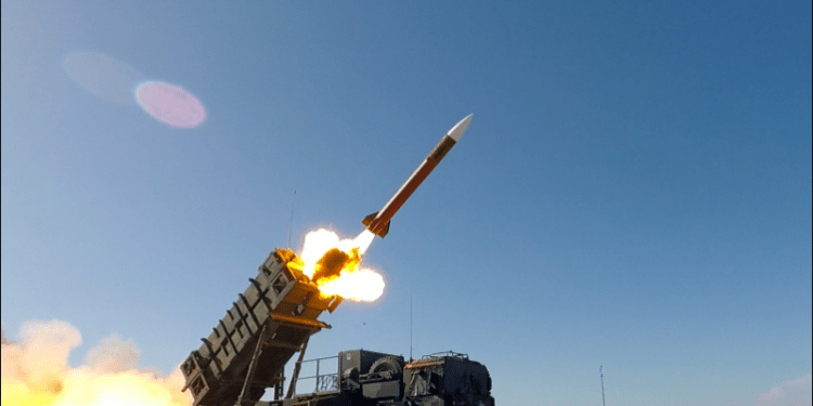Polonia synon të blejë afro 800 raketa Patriot nga SHBA në vlerë prej 5.8 miliardë dollarë