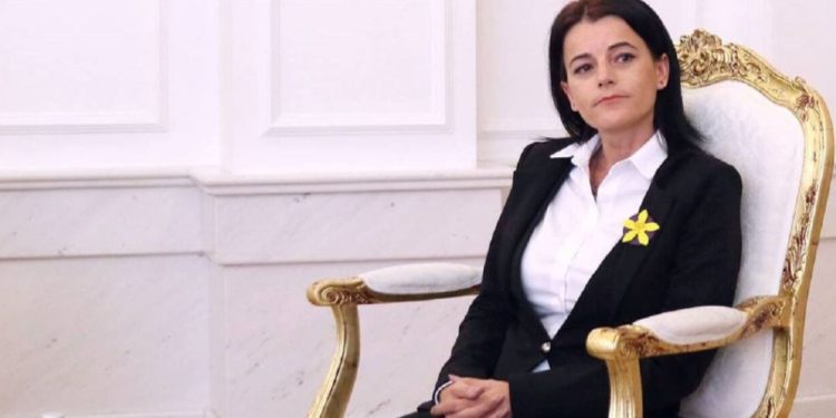 Vasfije Krasniqi diagnostikohet me tumor, iu nënshtrua operimit