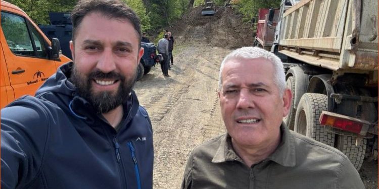 Bagerë e kamionë duke punuar në Veri, Sveçla dhe Krasniqi shkojnë atje: Policia e jonë e ka mbështetjen e plotë