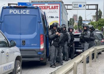 Njësia Speciale ndërhyn në Veternik pas bllokimit të rrugës nga protestuesit kundër vendimit të ZRRE-së
