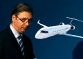 Mediat serbe: Aeroplani i Vuçiqit bën ulje emergjente në Azerbajxhan për shkak të luftimeve në Ukrainë