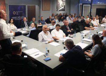 AAK zyrtarizon 8 kandidatë për kryetarë Komunash, Bekë Berishën për Prishtinë, Gjini, Muharremaj e Latifi rikandidojnë