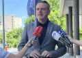 Gashi: Bota po kallet flakë, e ne po zihemi për poste, kjo duhet të marrë fund