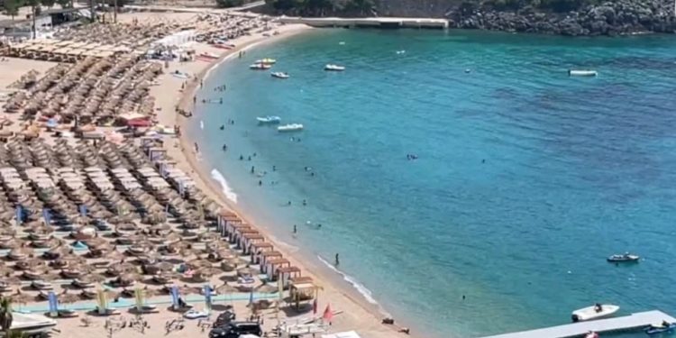 Turizmi shton bizneset në Vlorë/ Hapen edhe nga të huajt, shumica janë italianë, 30 hotele të reja
