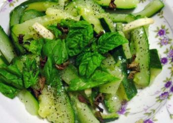 Sallatë me kungulleshka, nenexhik dhe borzilok