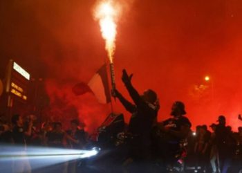 Francë, 2 të vdekur, 500 të arrestuar gjatë festimeve për fitoren e PSG