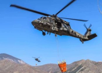 Situata me zjarret në Kosovë: KFOR-i hedh mbi 43 mijë litra ujë nga ajri