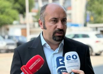 Xhaferi: Po përballemi me kryeneçësi politike