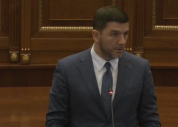 Krasniqi: Kryeneçësia e Kurtit dhe partisë së tij ishin më e madhe se Kosova dhe demokracia