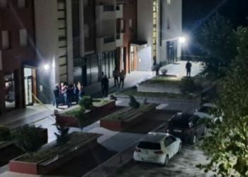 Personi që kërkohej për vrasje bie nga ndërtesa në Prishtinë gjatë aksionit të Policisë