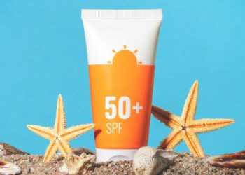 SPF nuk mjafton, kremrat që funksionojnë dhe ata që nuk ia vlejnë fare të përdoren