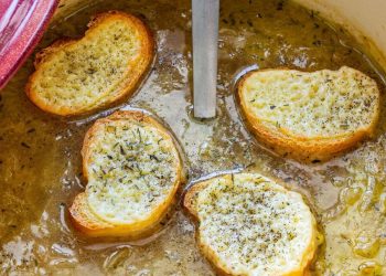 Receta e supës franceze me qepë