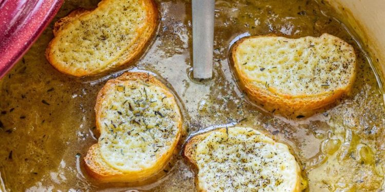 Receta e supës franceze me qepë