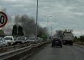 Zjarri te një depo te “Rrethi i Ismetit”, zjarrfikësit po e lokalizojnë, s’raportohet për të lënduar