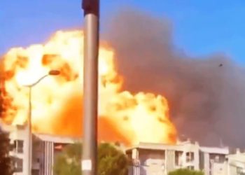 VIDEO / Shpërthim i fuqishëm në një pompë benzine në Romë