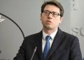 Vendimi i tetorit të vitit kaluar për pagat, Murati thotë se nga ky muaj shërbyesve publikë iu shtohen 55 eurot tjera